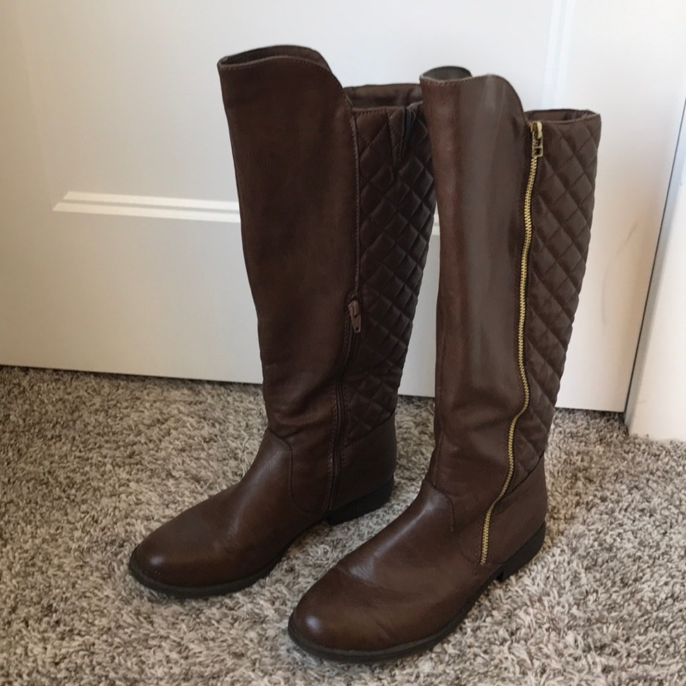 Brown boots with gold zipper